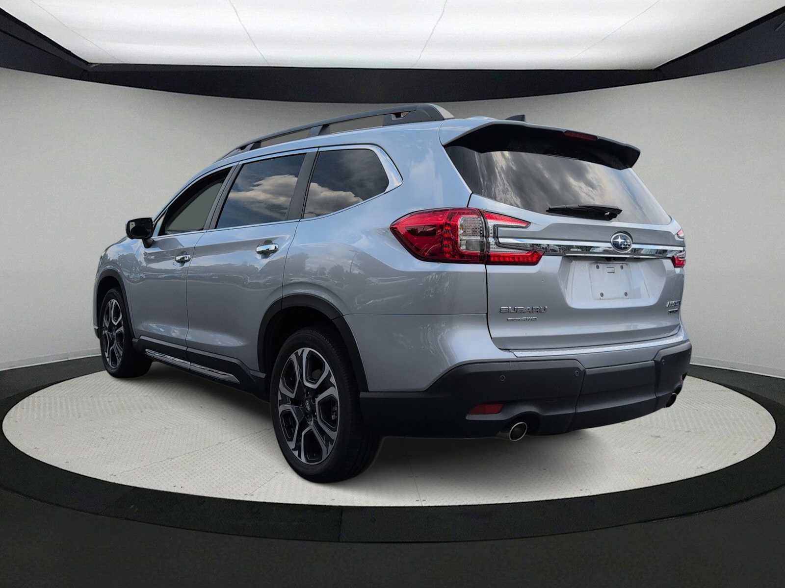 Used 2023 Subaru Ascent Touring AWD/4WD image 6