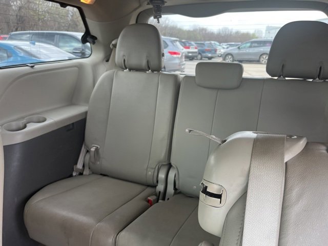 Used 2015 Toyota Sienna XLE image 11
