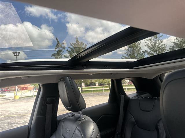 Used 2019 Jeep Cherokee Limited AWD/4WD image 40