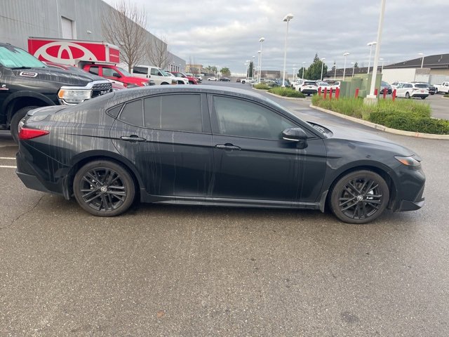 Used 2025 Toyota Camry SE image 4