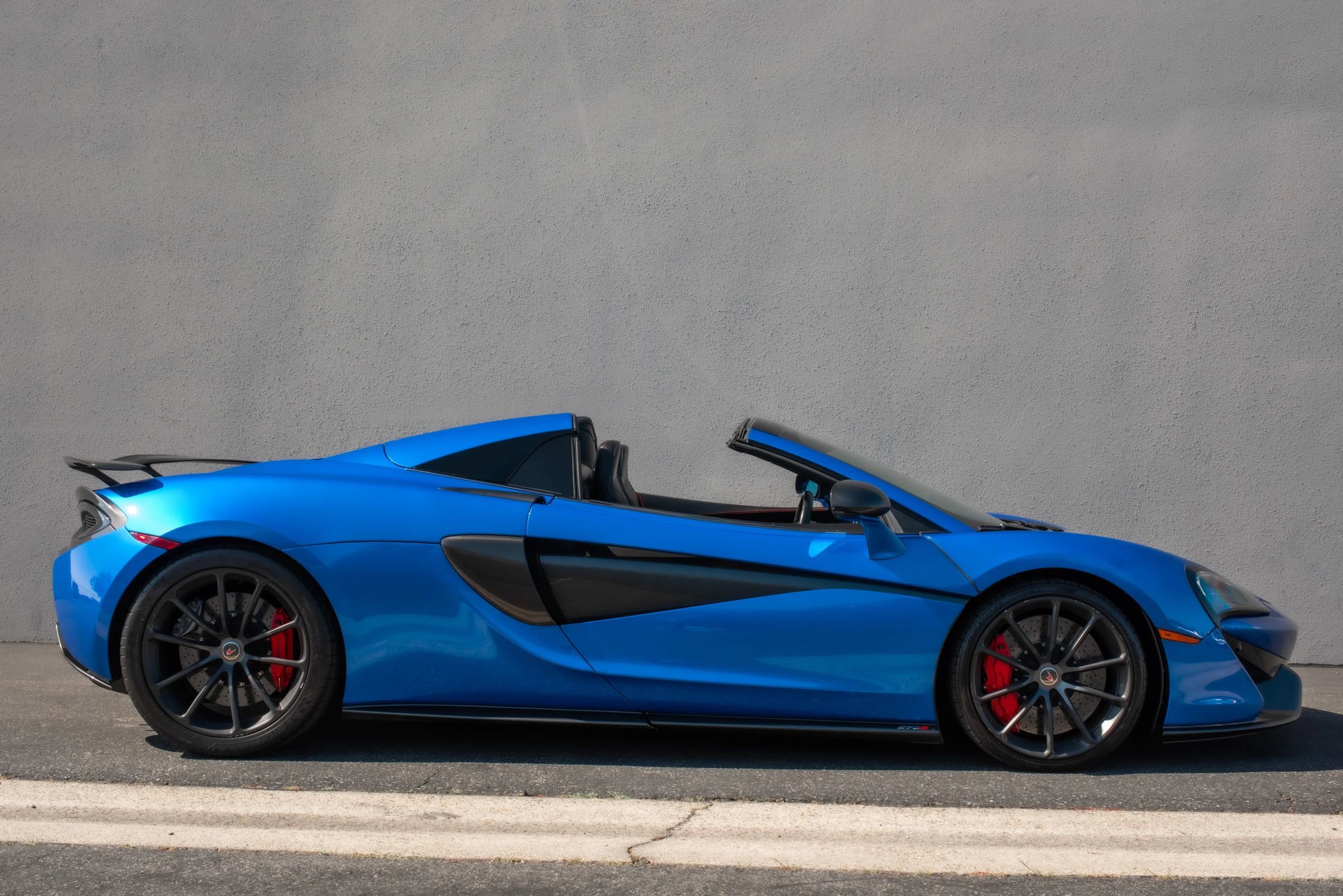 Used 2018 McLaren 570S Spider RWD image 44