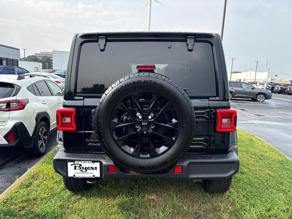 Used 2025 Jeep Wrangler Unlimited Sahara AWD/4WD image 4