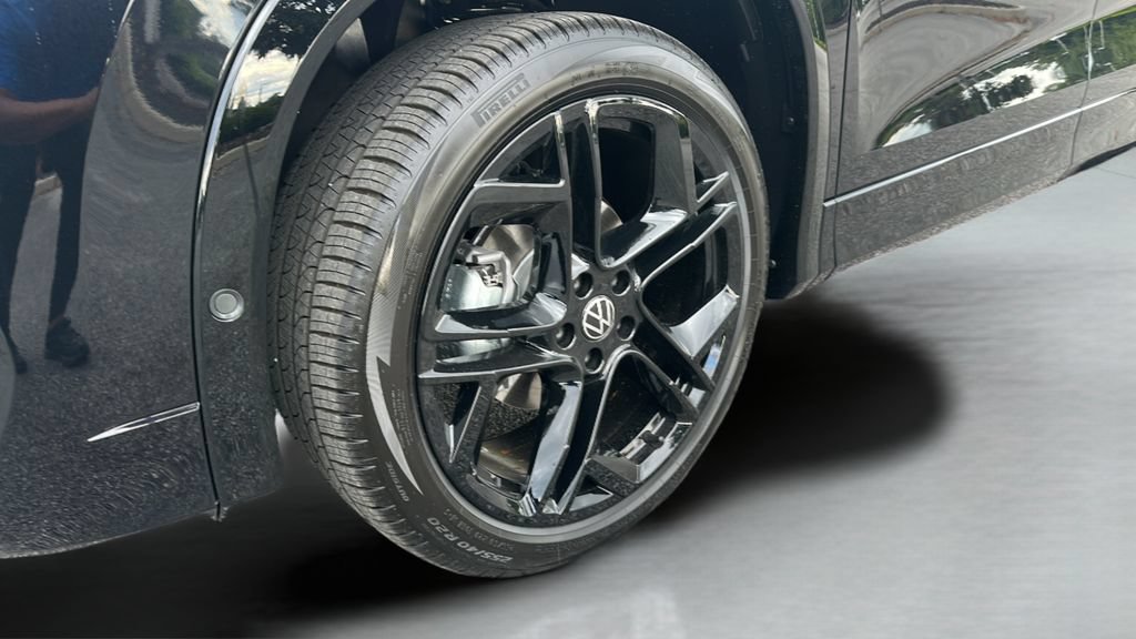 New 2026 Volkswagen Tiguan SE R-Line FWD image 33