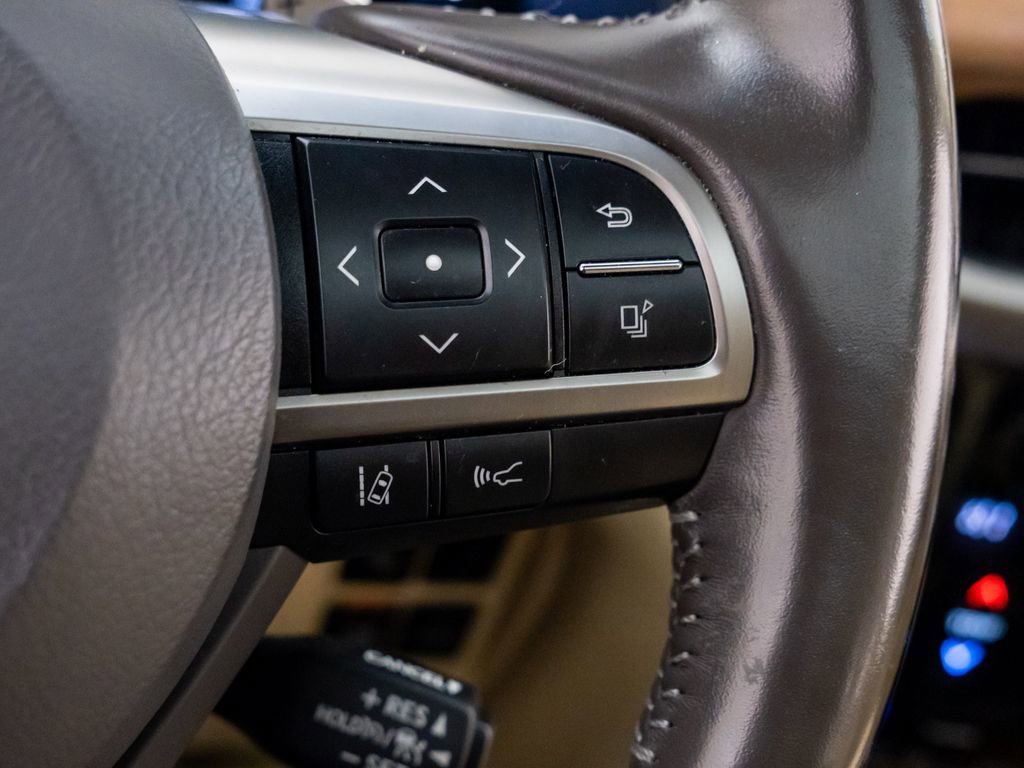 Used 2020 Lexus LX 570 4WD w/ Luxury Package image 30