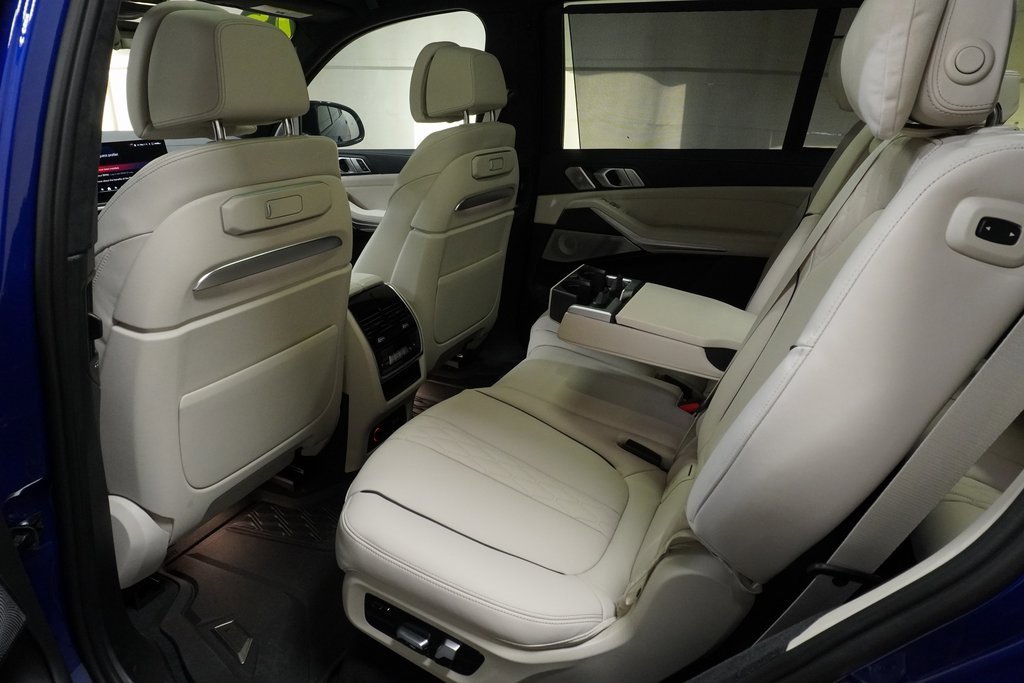 Used 2025 BMW X7 M60i image 14