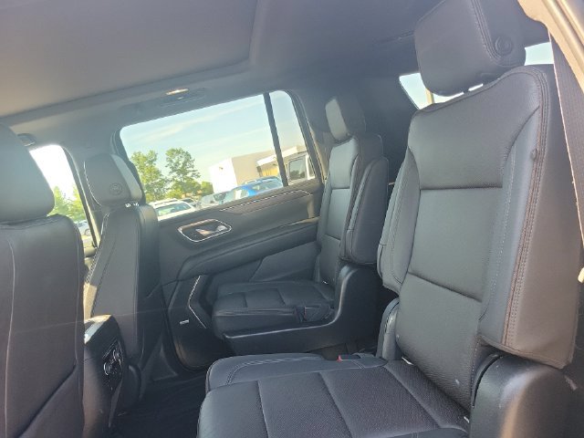 Used 2022 Chevrolet Suburban High Country AWD/4WD image 29