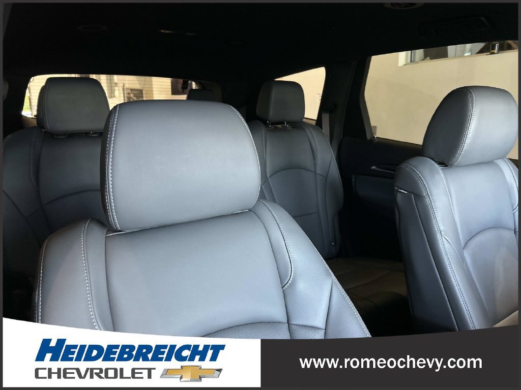 Used 2024 Buick Enclave Essence w/ Sport Touring Edition FWD image 38