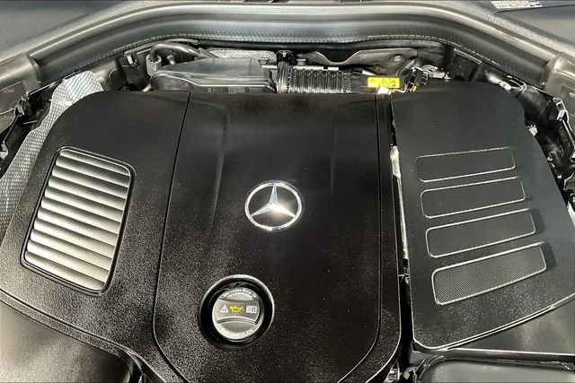 Used 2025 Mercedes-Benz GLC 300 4MATIC image 31