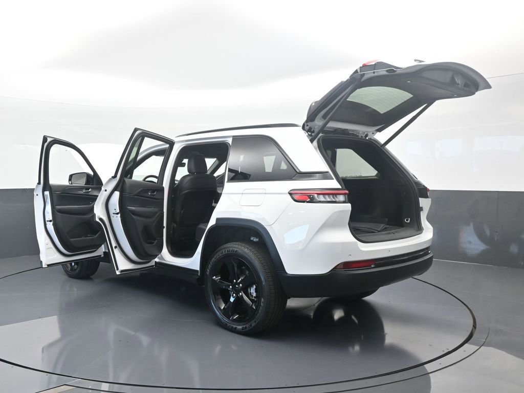 Used 2025 Jeep Grand Cherokee Altitude image 75