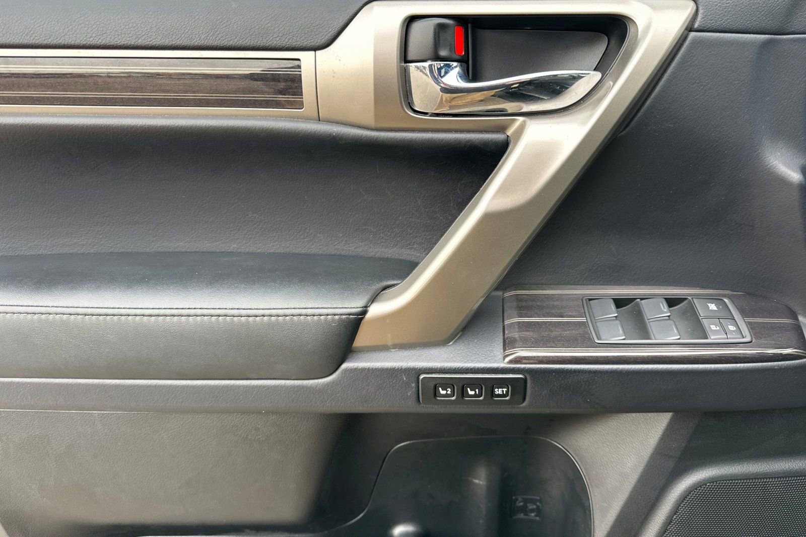 Used 2021 Lexus GX 460 Premium w/ Accessory Package image 10