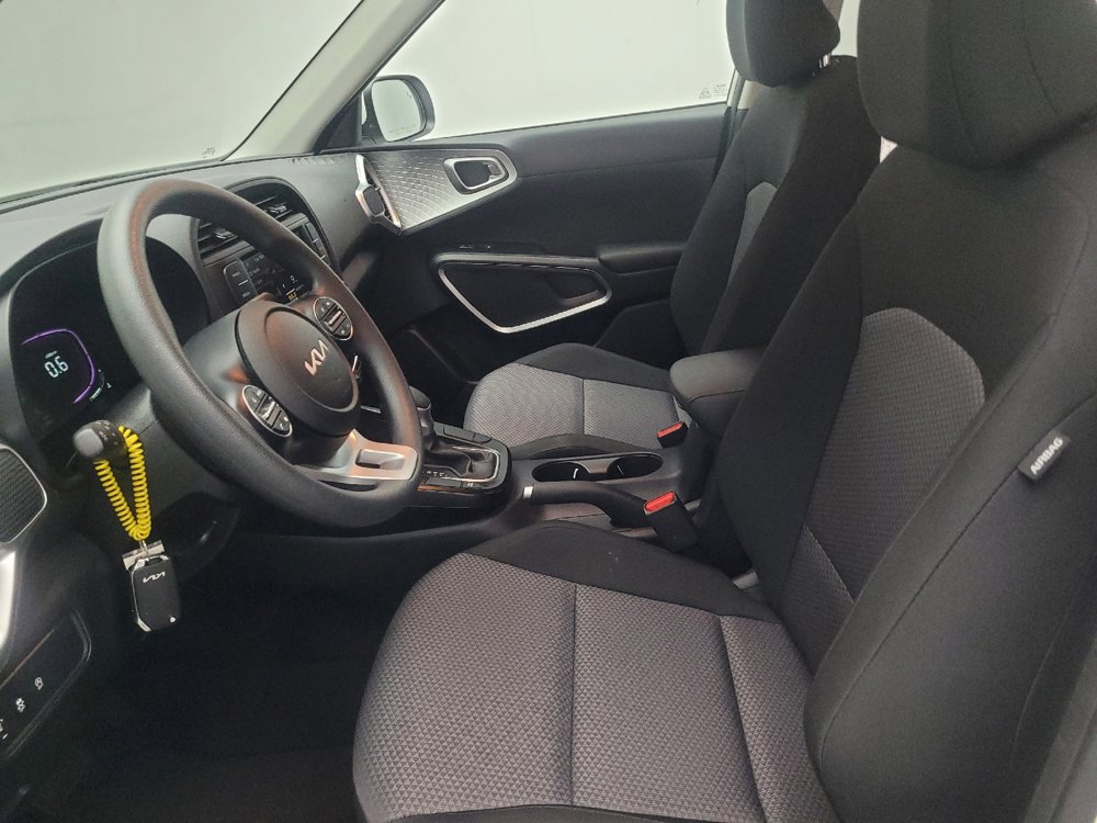 Used 2025 Kia Soul LX w/ LX Technology Package image 17