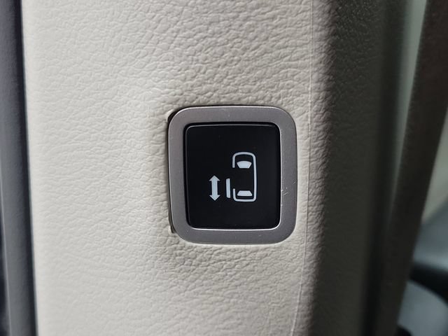 Used 2024 Chrysler Voyager LX FWD image 15