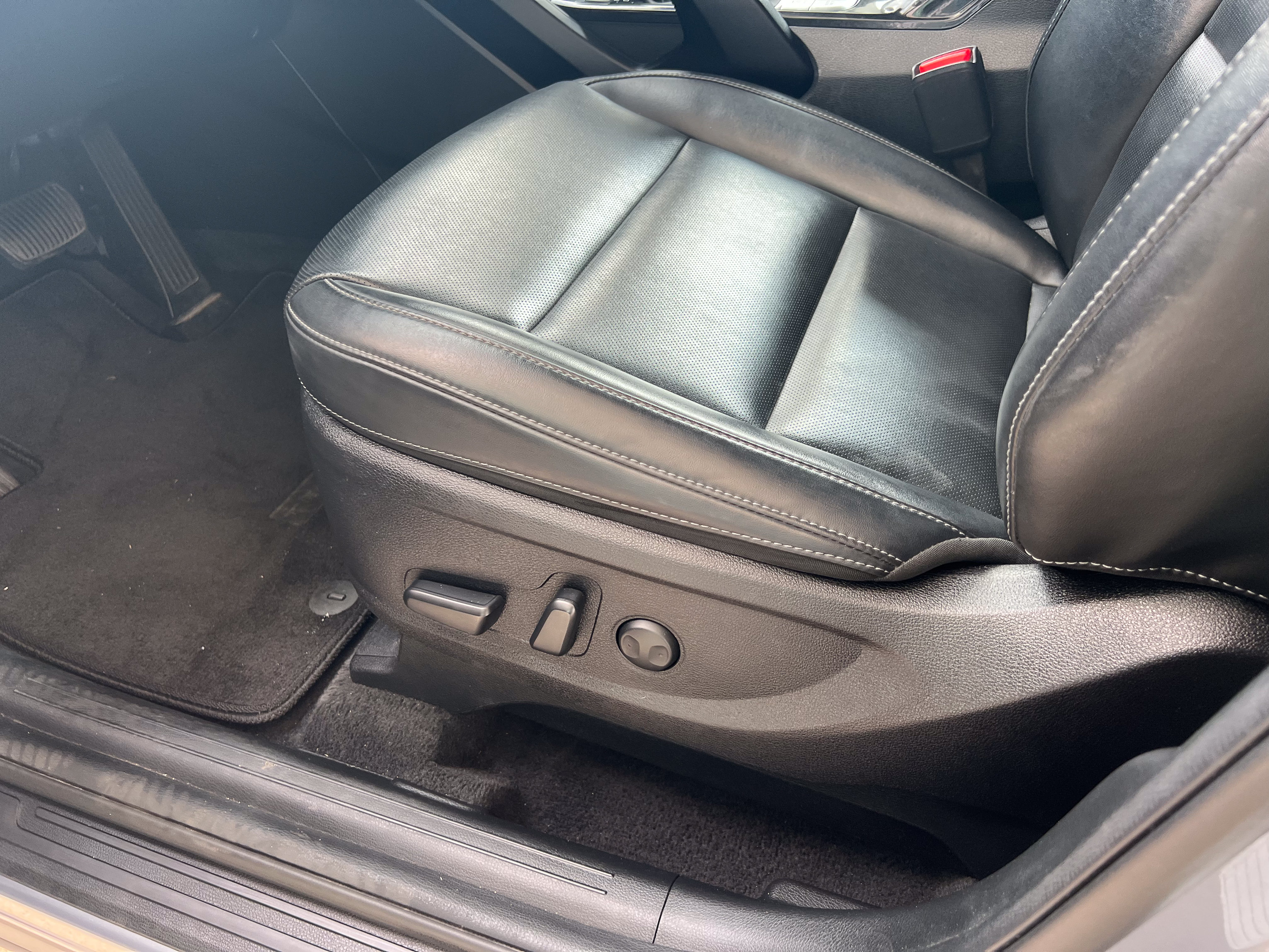 Used 2025 Kia Telluride S FWD image 18