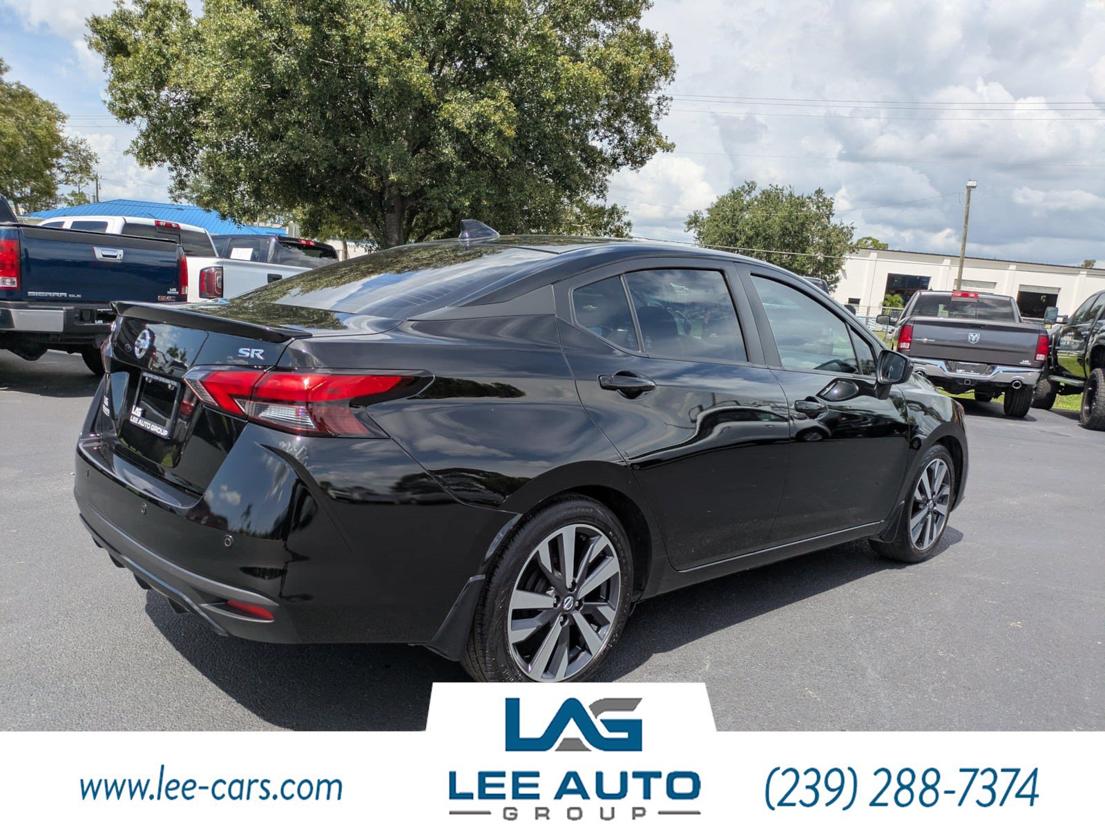 Used 2021 Nissan Versa SR FWD image 3