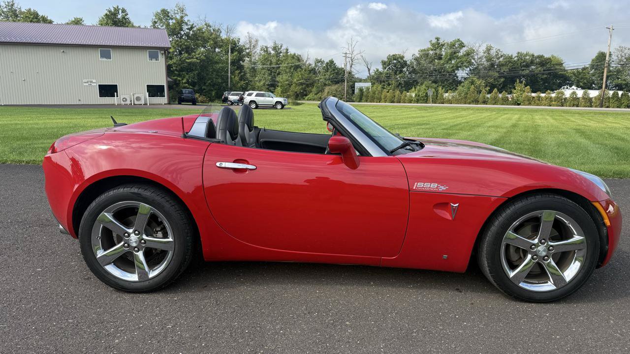Used 2008 Pontiac Solstice Convertible w/ Premium Package RWD image 13