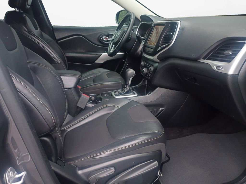 Used 2018 Jeep Cherokee Latitude Plus image 24