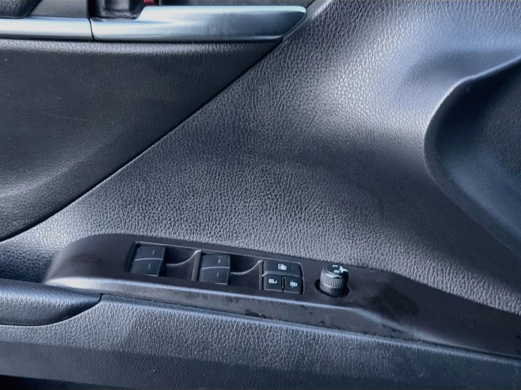 Used 2022 Toyota Camry SE FWD image 21