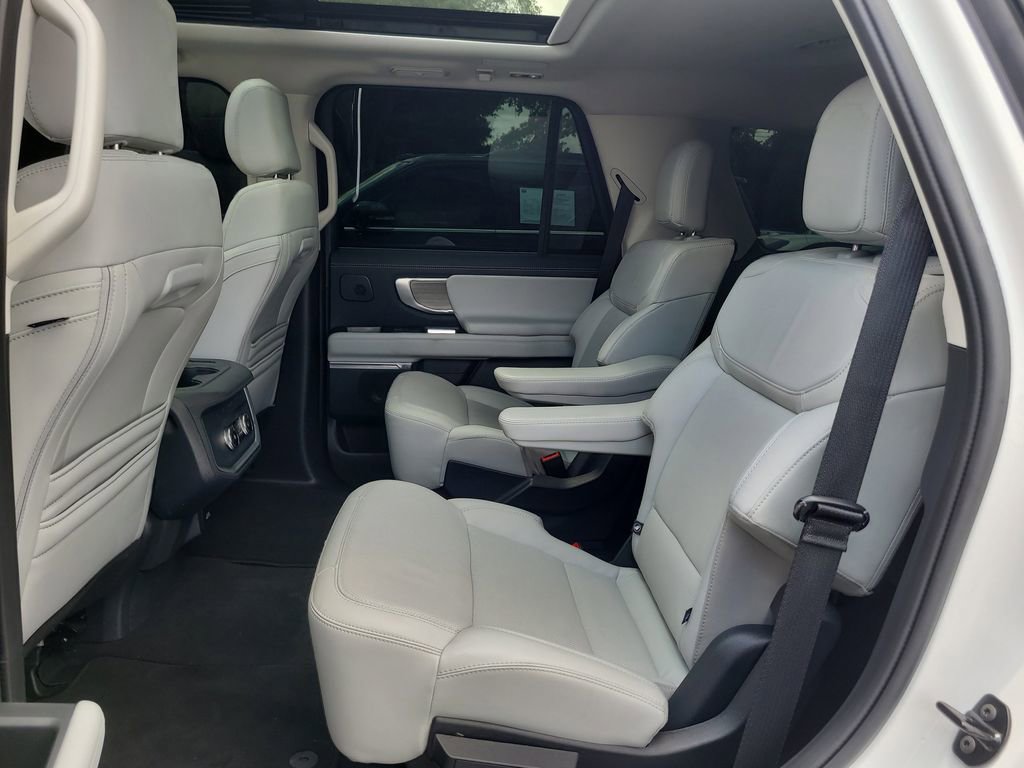 Used 2025 Ford Expedition Platinum w/ Driver's Package AWD/4WD image 13