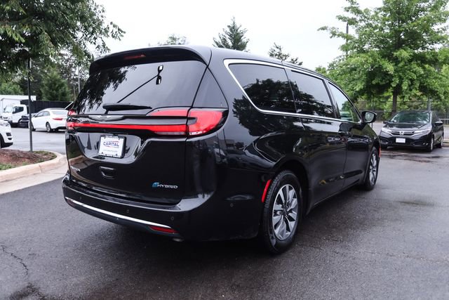 Used 2022 Chrysler Pacifica Touring-L w/ Uconnect Theater Family Group FWD image 9