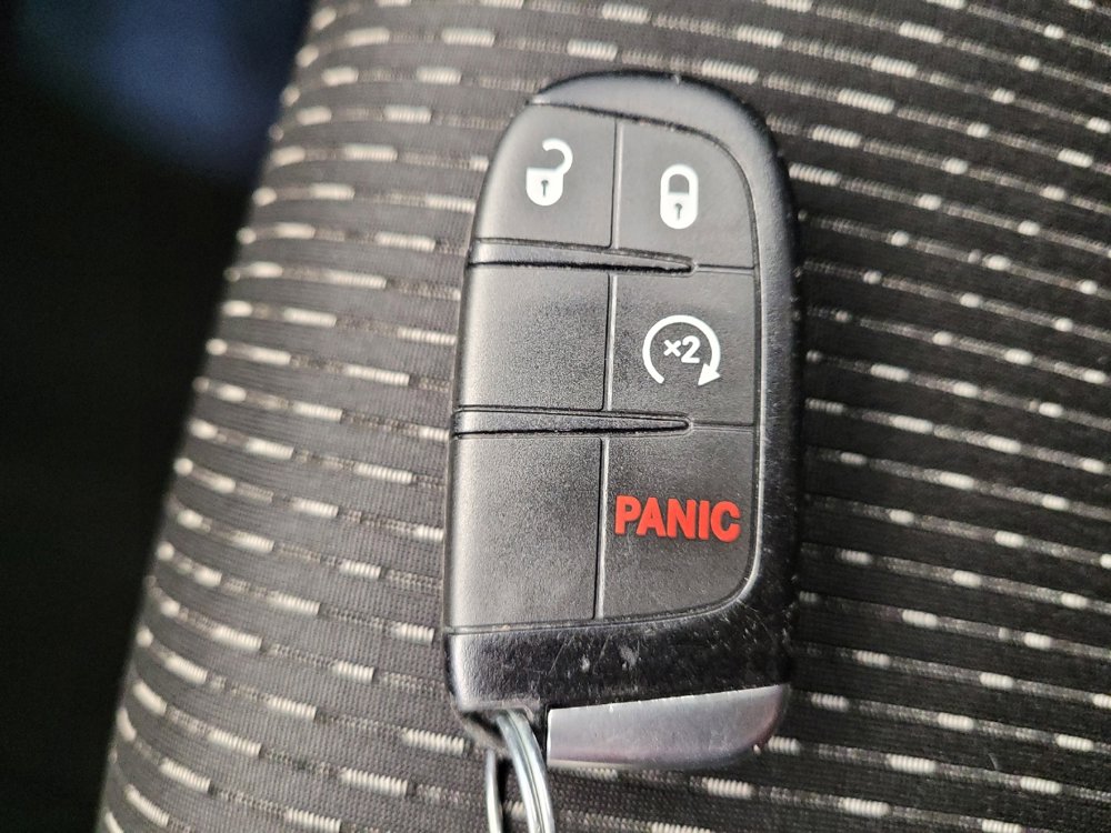 Used 2020 Dodge Journey SE image 32