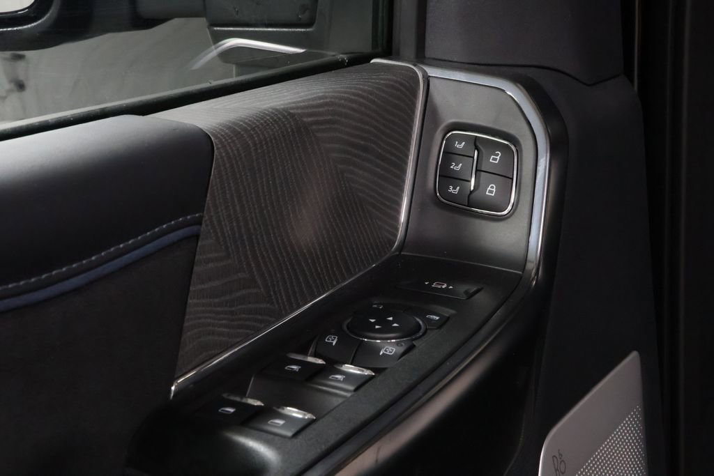 Used 2025 Ford F450 Platinum w/ FX4 Off-Road Package AWD/4WD image 25