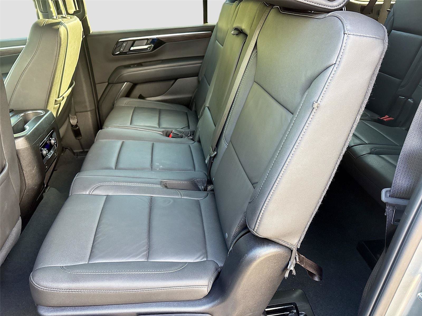 Used 2025 Chevrolet Suburban Z71 AWD/4WD image 25