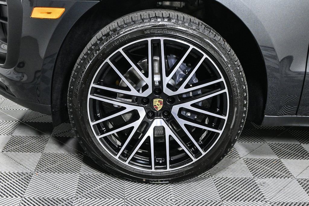 Certified 2026 Porsche Macan AWD/4WD image 39