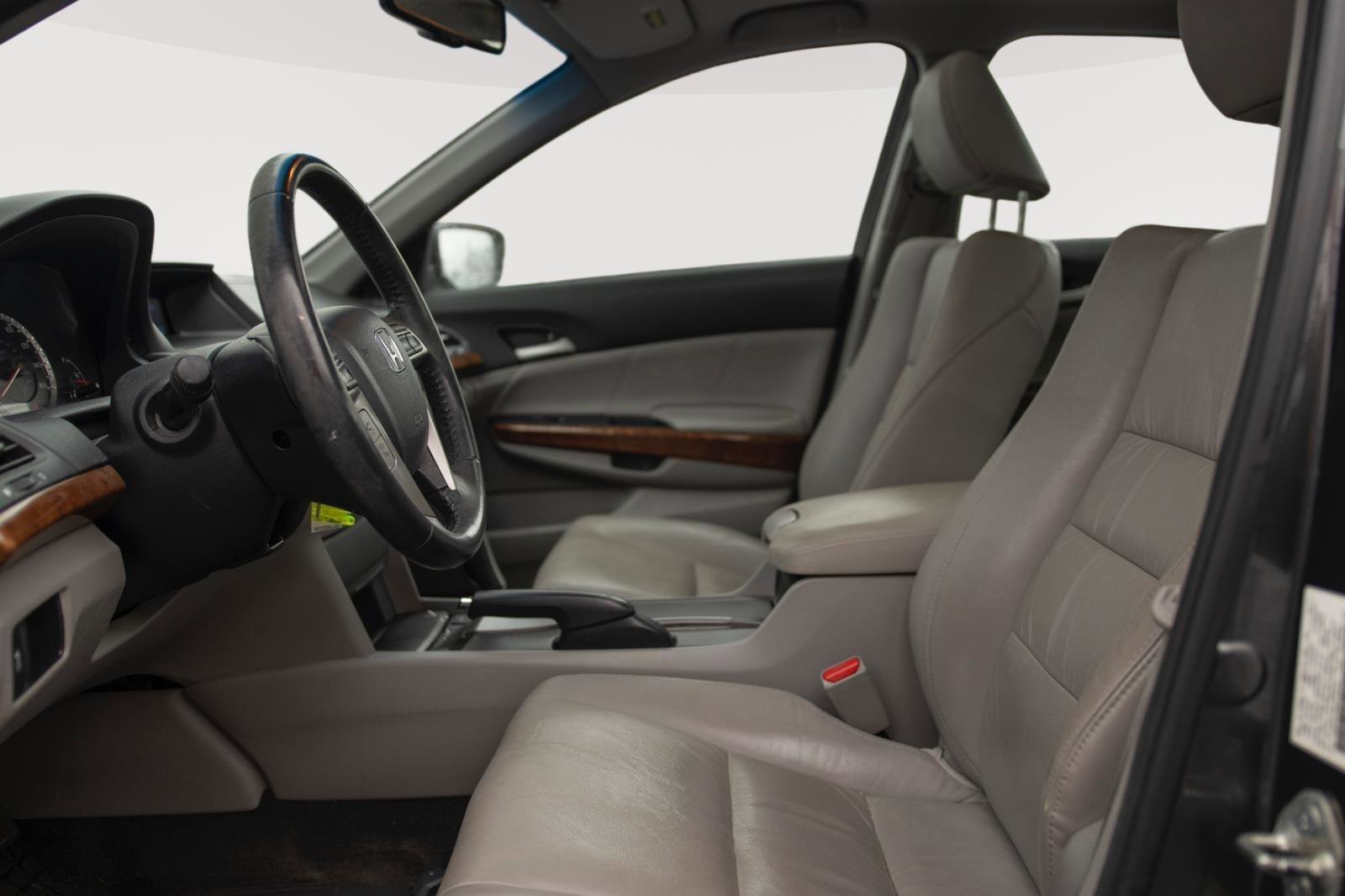 Used 2011 Honda Accord EX-L image 2