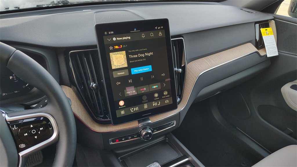 New 2026 Volvo XC60 B5 Plus w/ Climate Package image 18