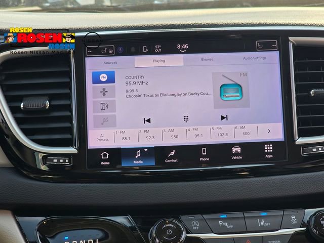 Used 2024 Chrysler Pacifica Touring-L FWD image 9
