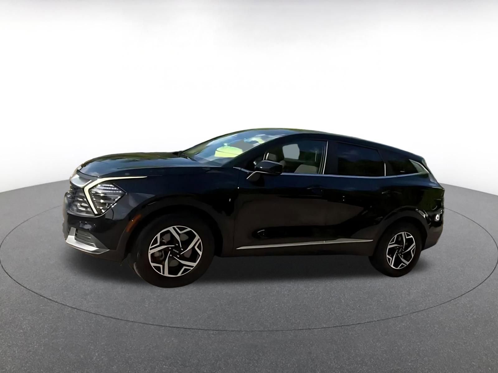 Used 2025 Kia Sportage LX FWD image 8