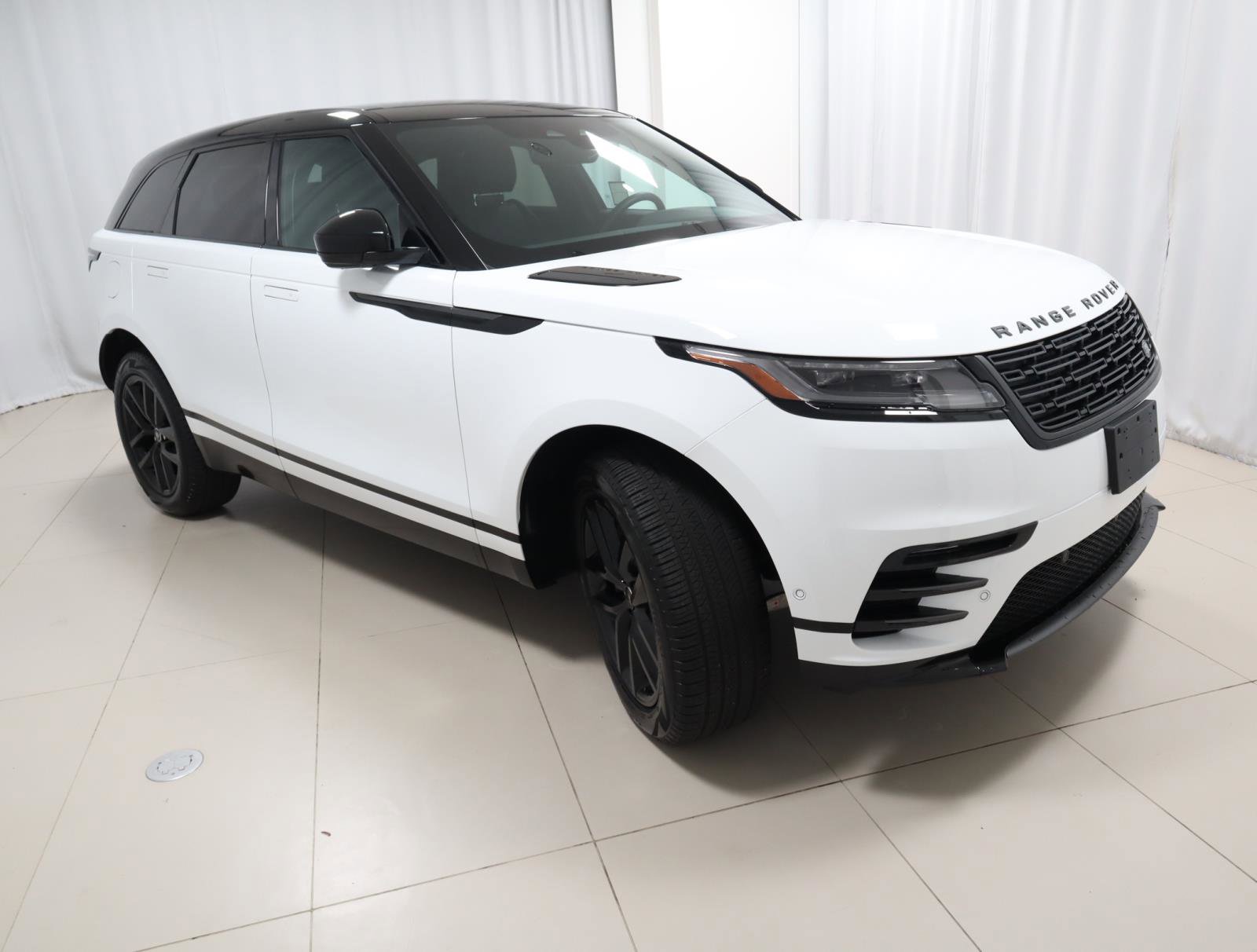 Used 2026 Land Rover Range Rover Velar Dynamic SE image 7