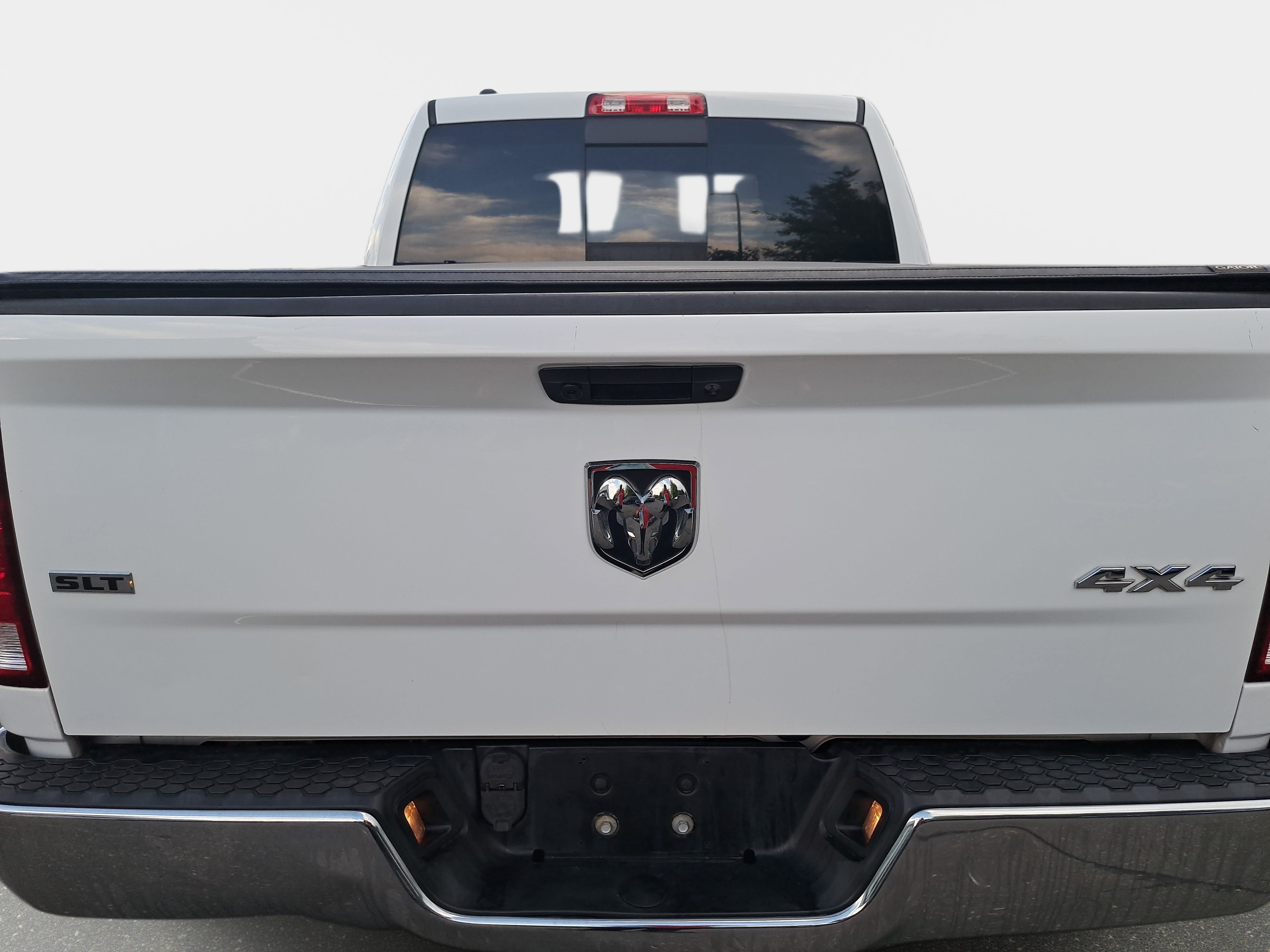 Used 2018 RAM 1500 Classic SLT AWD/4WD image 12