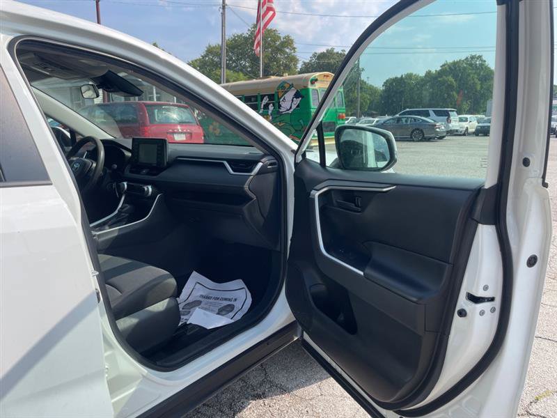 Used 2022 Toyota RAV4 LE FWD image 8