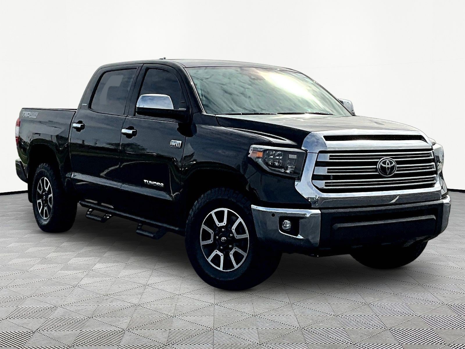Used 2021 Toyota Tundra Limited w/ Limited Premium Package AWD/4WD image 3