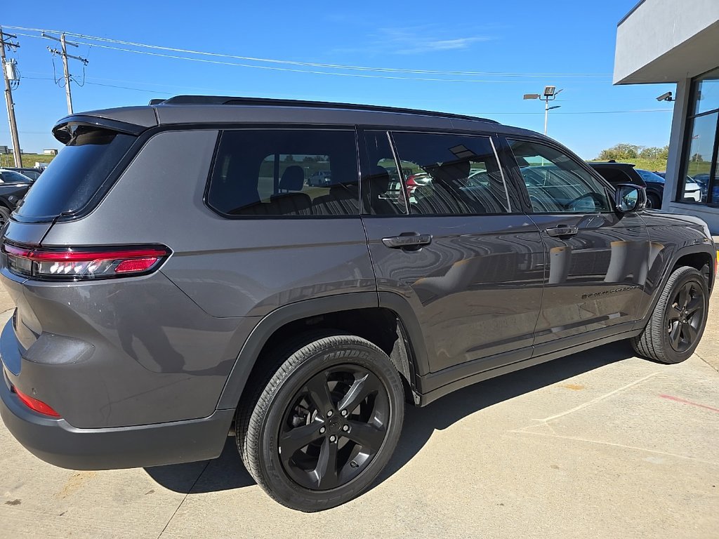 Used 2023 Jeep Grand Cherokee L Altitude AWD/4WD image 8