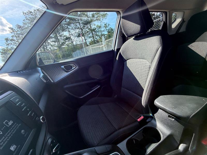 Used 2021 Kia Soul S FWD image 12