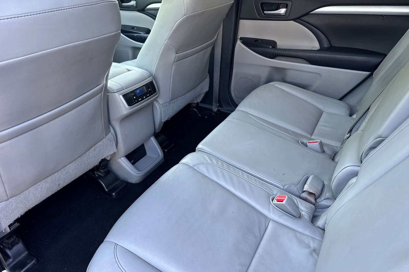 Used 2016 Toyota Highlander XLE AWD/4WD image 27