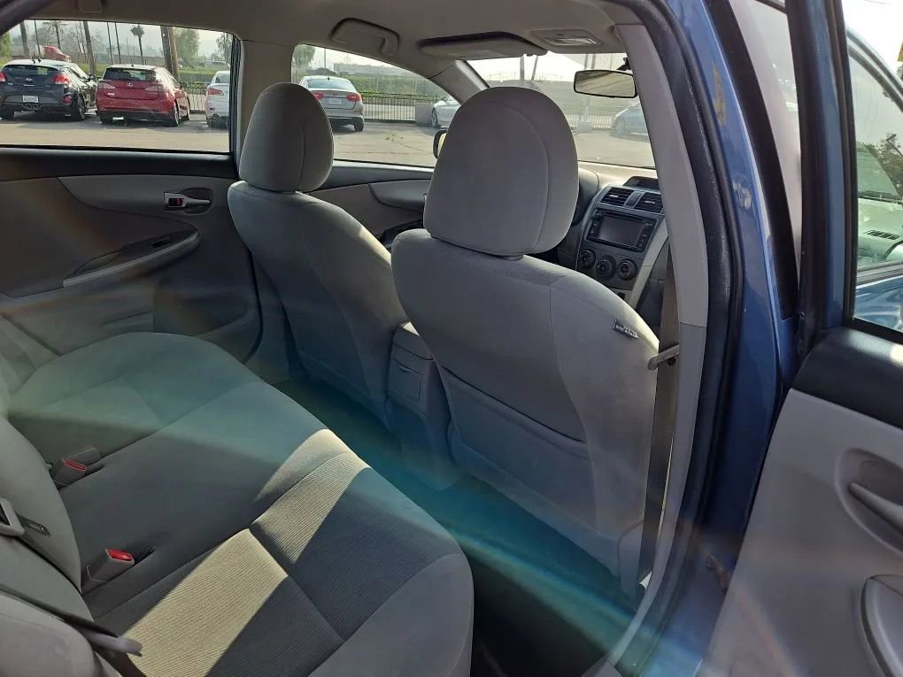 Used 2013 Toyota Corolla LE FWD image 12