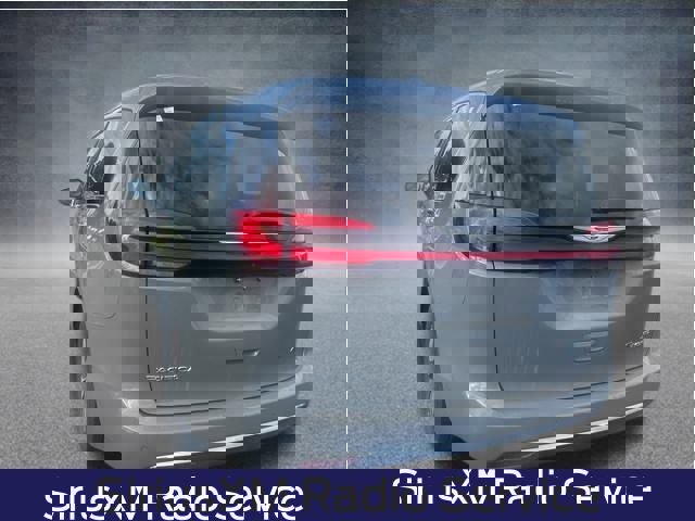 Used 2022 Chrysler Pacifica Touring-L image 9