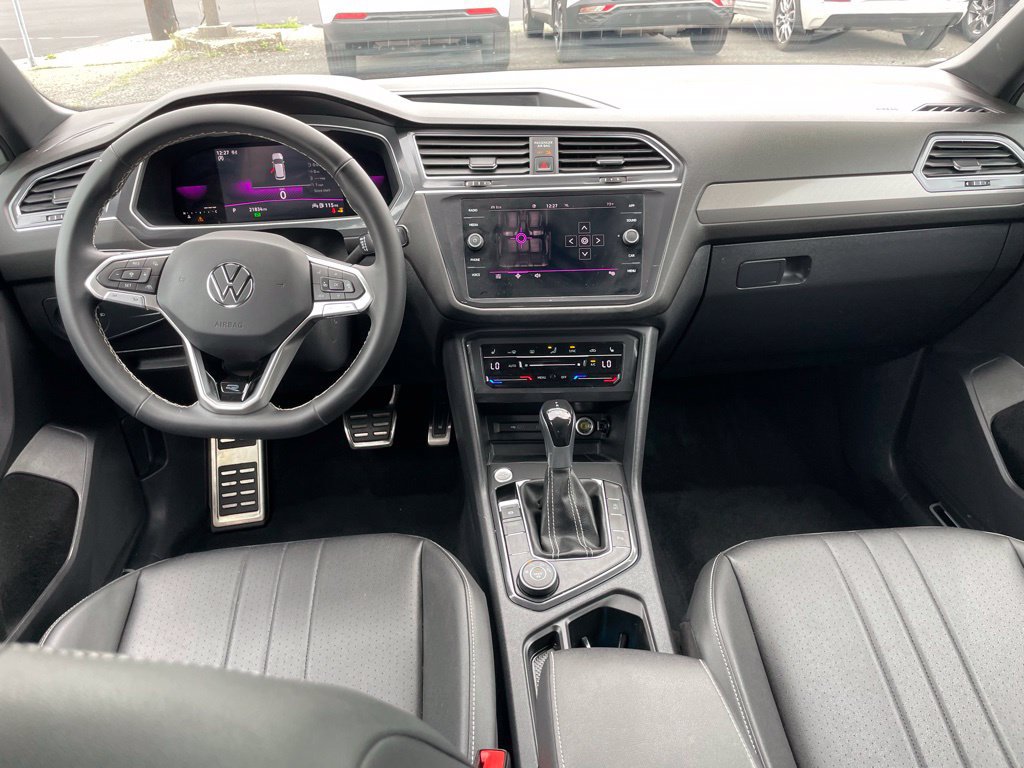 Used 2023 Volkswagen Tiguan SE R-Line AWD/4WD image 11