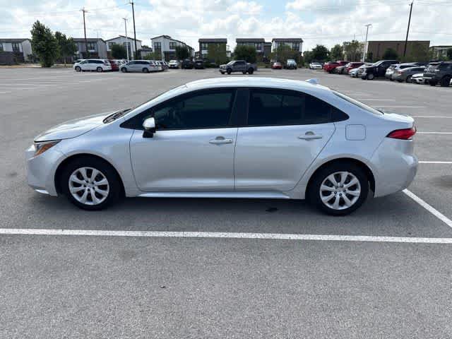 Used 2022 Toyota Corolla LE FWD image 3