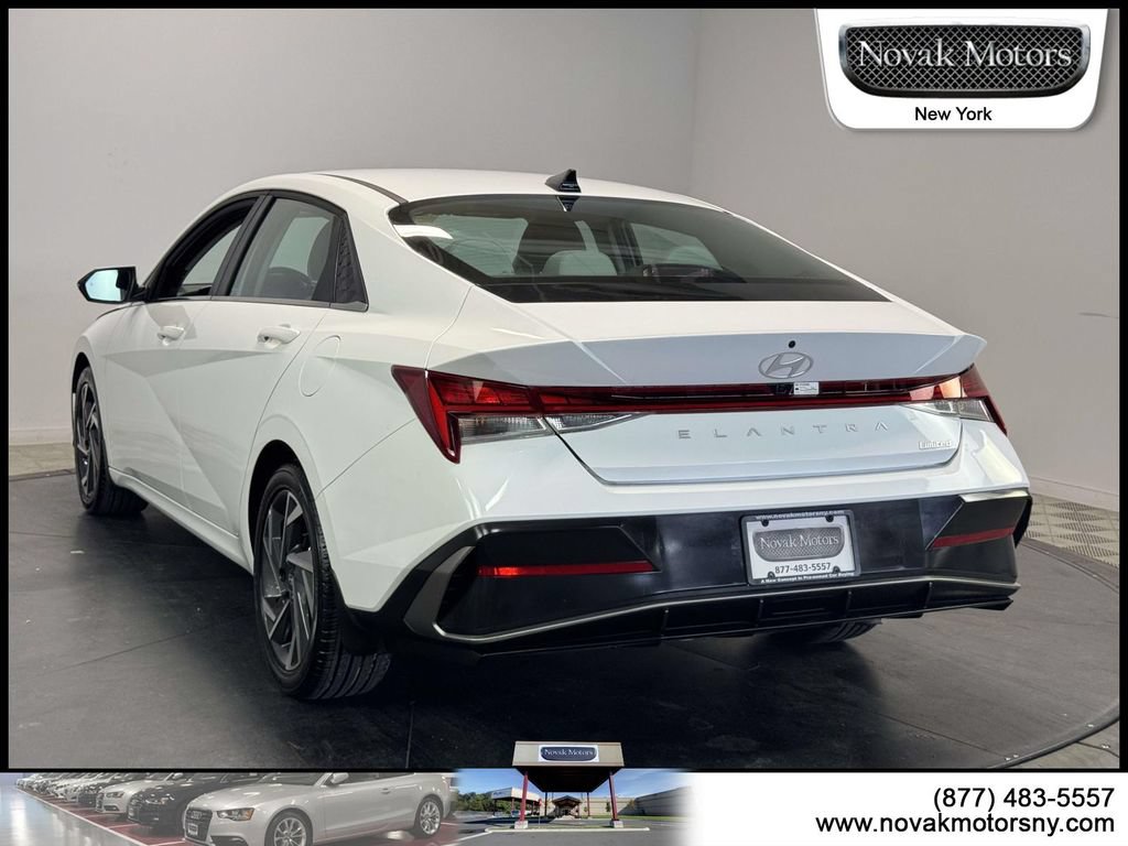 Used 2025 Hyundai Elantra Limited FWD image 8