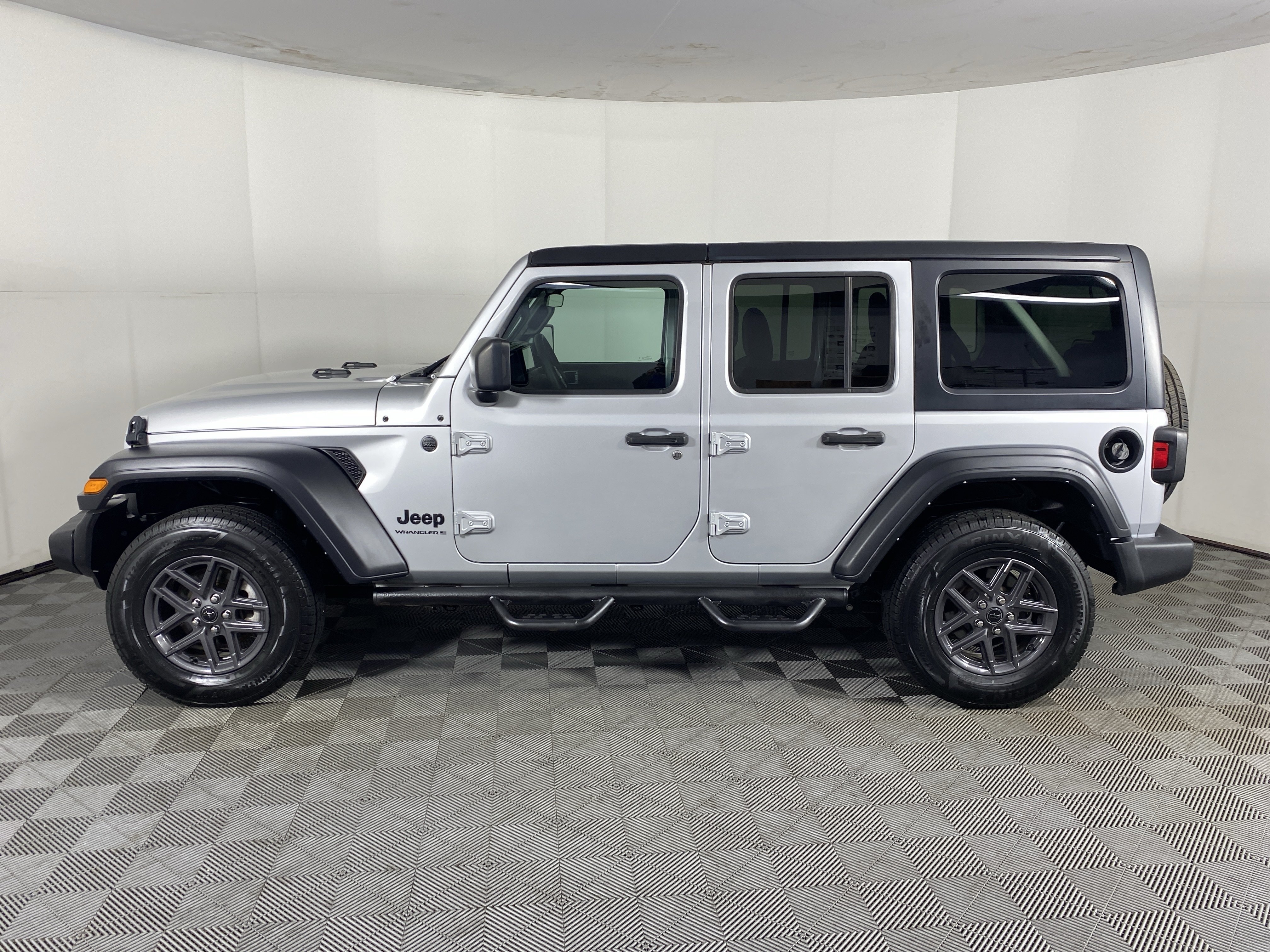 Used 2024 Jeep Wrangler Unlimited Sport AWD/4WD image 10