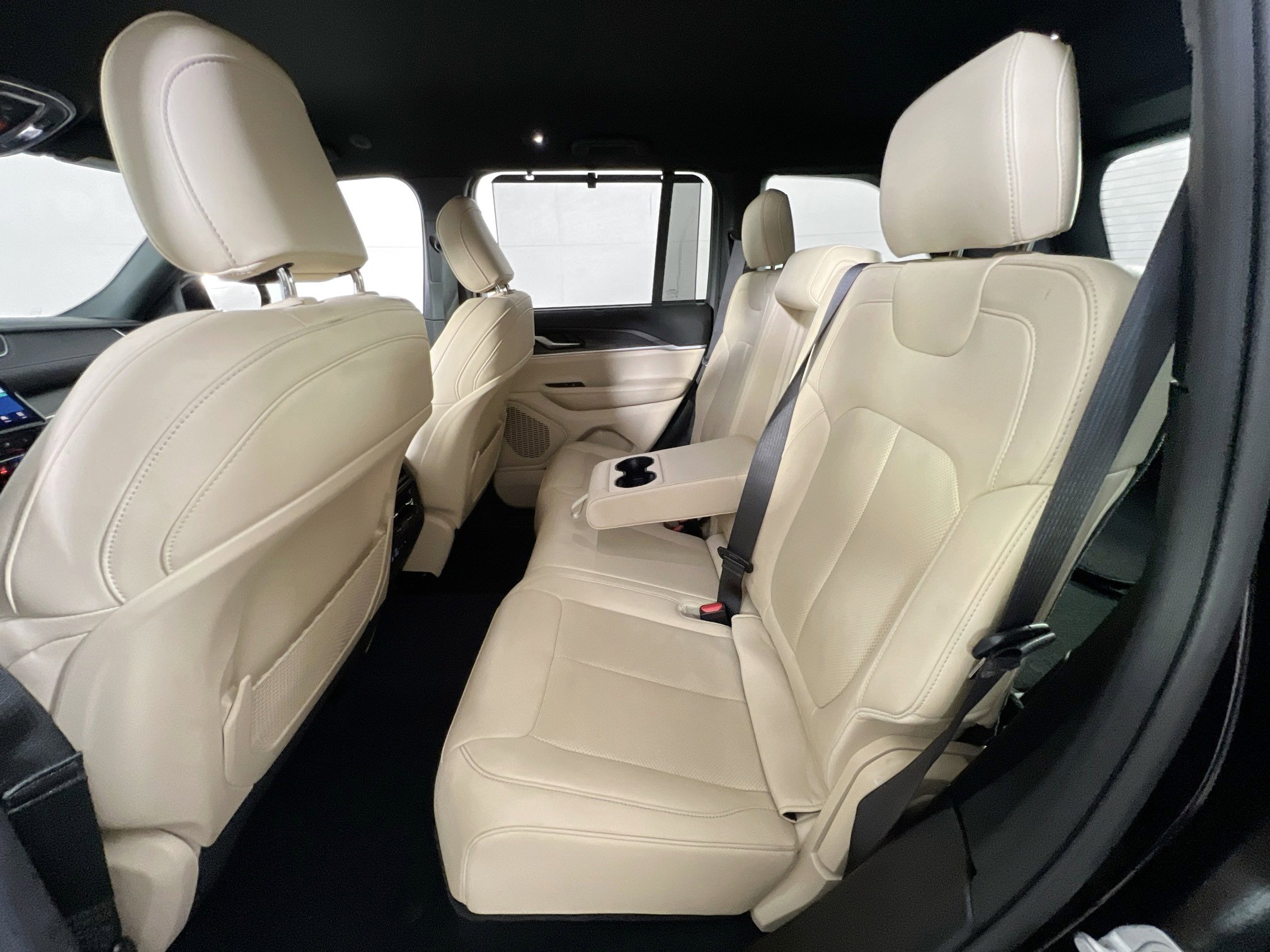 Used 2023 Jeep Grand Cherokee Limited w/ Luxury Tech Group II image 23