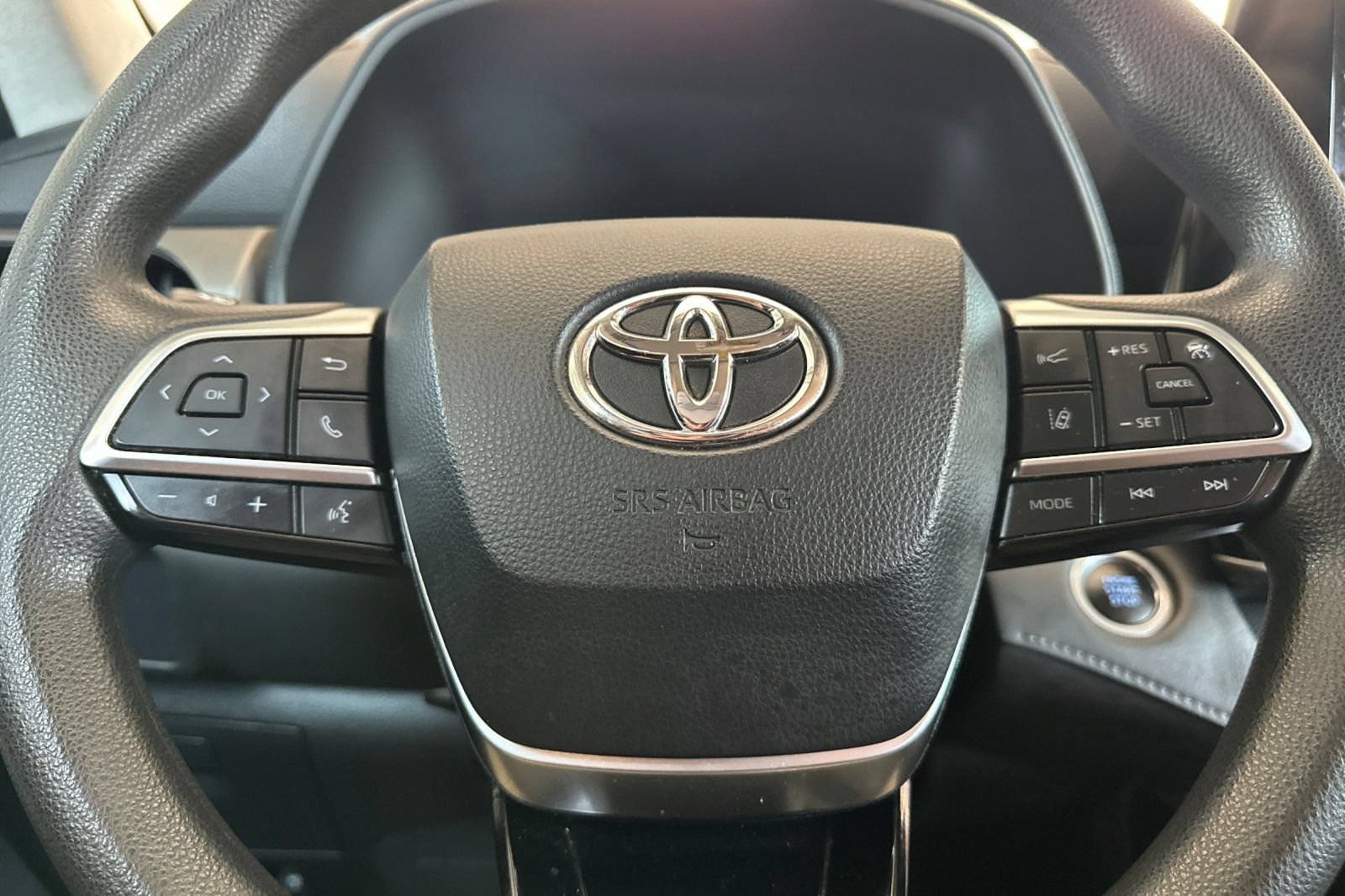 Used 2021 Toyota Highlander L FWD image 23