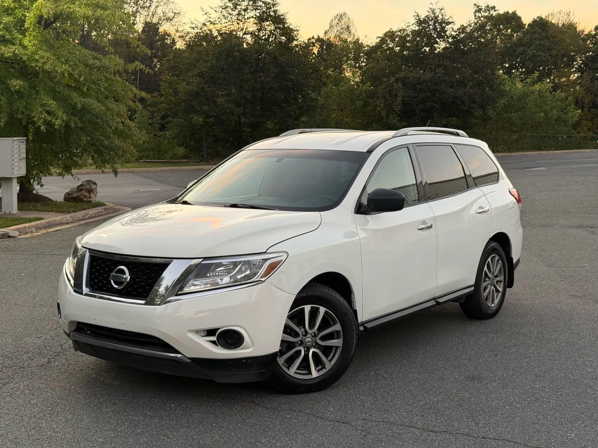 Used 2016 Nissan Pathfinder S image 1