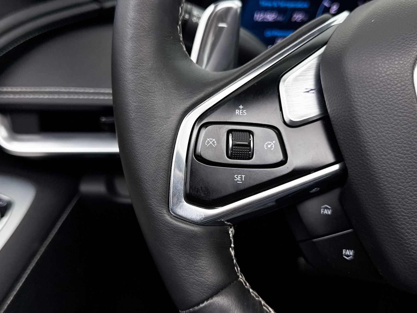 Used 2021 Chevrolet Corvette Stingray Preferred Cpe w/ Engine Appearance Package image 31