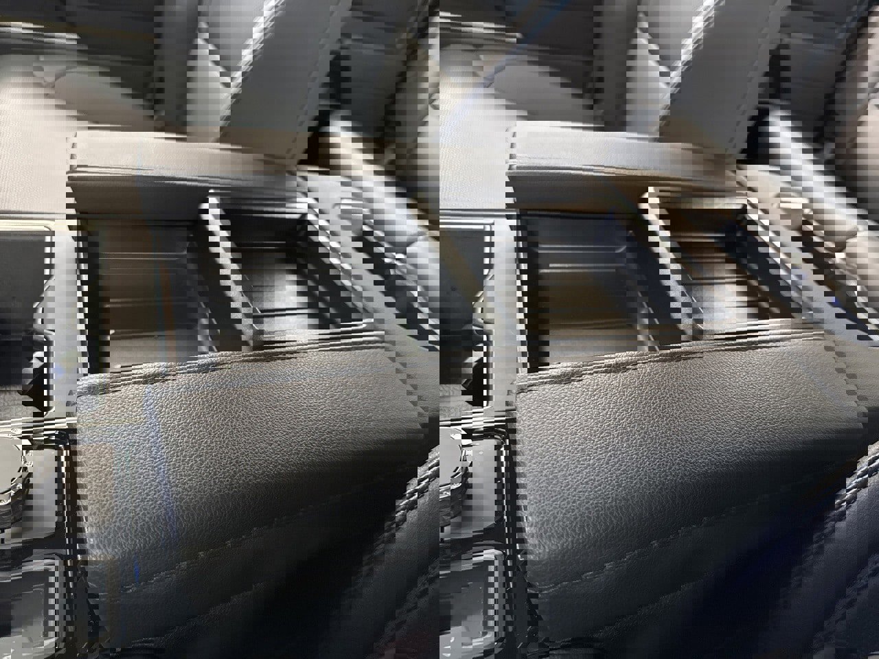 Used 2025 Toyota Tundra Limited image 32