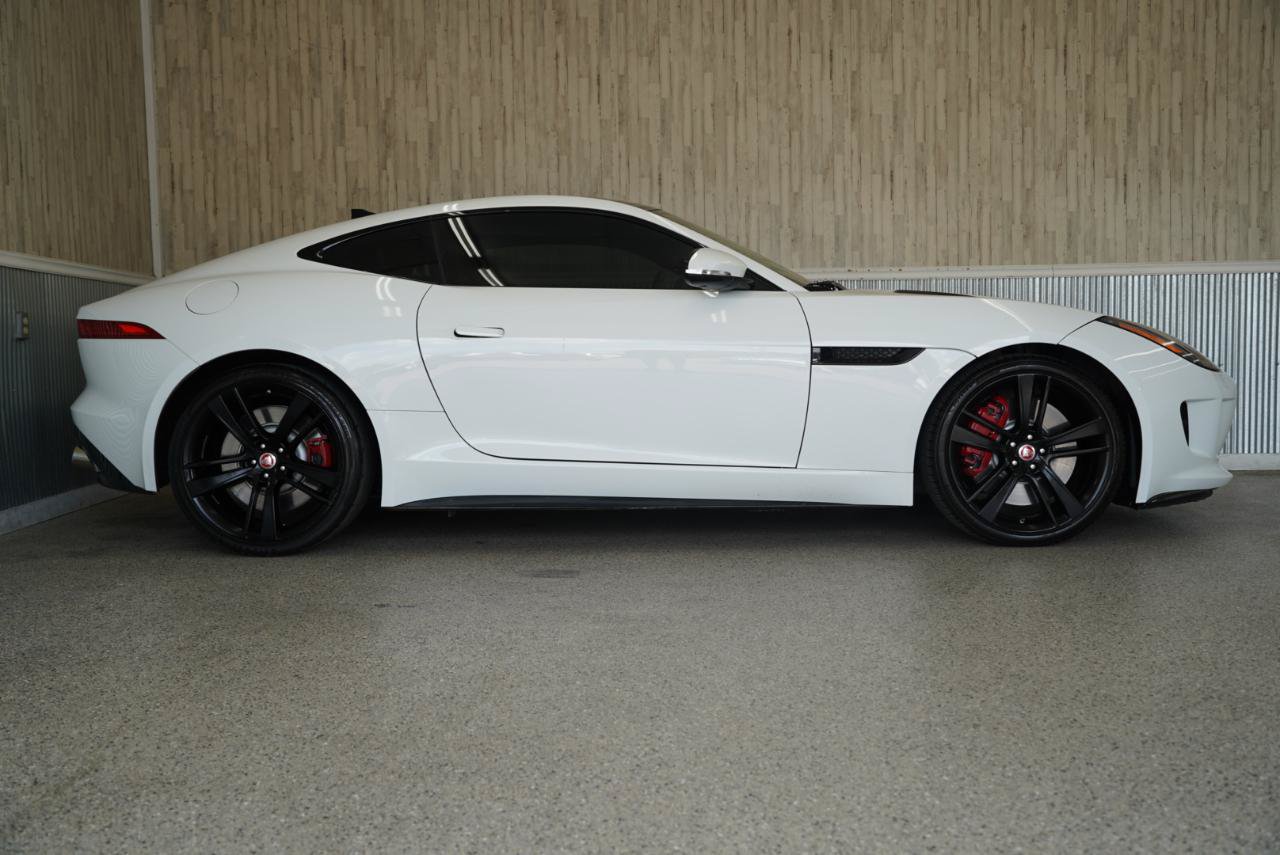 Used 2015 Jaguar F-TYPE R RWD image 6